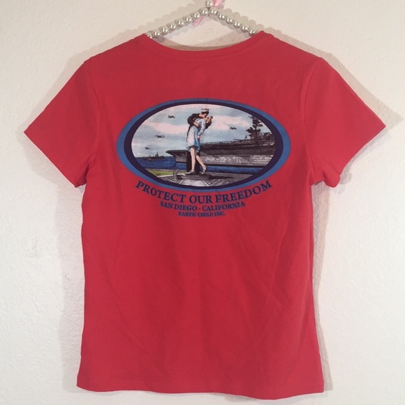 HANES The Kissing Sailor & USS Midway Graphic Tee - Picture 4 of 6